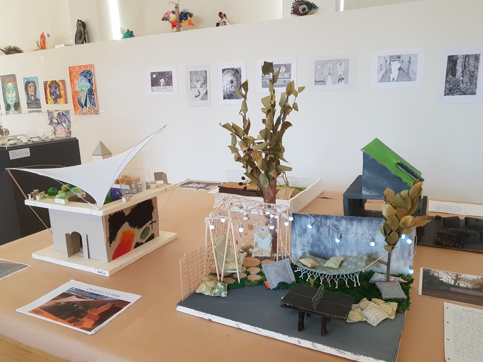 Ausstellung Kunstpalast, Modelle Schulhofgestaltung, Foto Hedwig Rogge (c) Hedwig Rogge