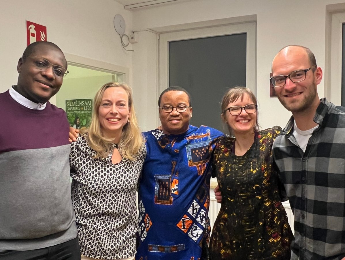 2024-04-12_NigerianischerAbend-Englisch00003